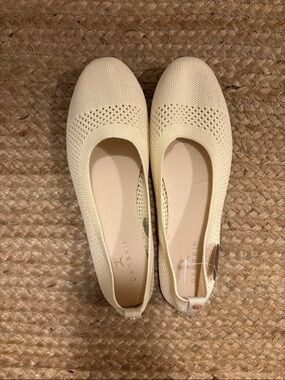 NWT Danskin Women's Light Cream Knit Slip-On Ballet Flats size 9